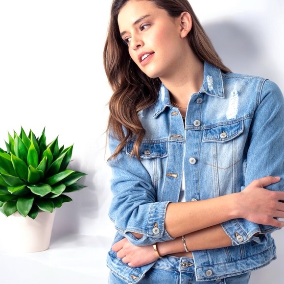 NEW VIP Jeans Distressed Long Sleeve Button Down with Pockets Denim Jacket - Picture 3 of 16